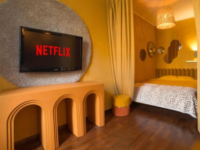 Midcentury modern, quiet, 40m studio with bath in Riga